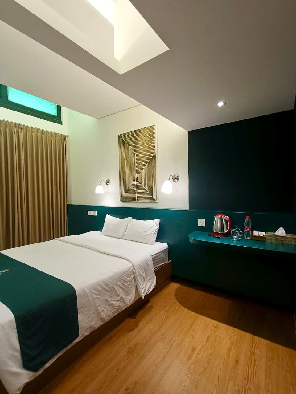DELUXE ROOM